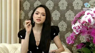 Hoa hậu Hương Giang cùng bác sĩ Chiêm Quốc Thái chia sẻ về nâng mũi.