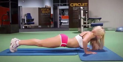 Tập luyện và massage đều đặn là một cách cải thiện ngực nhỏ cần nhiều thời gian để thấy kết quả. 