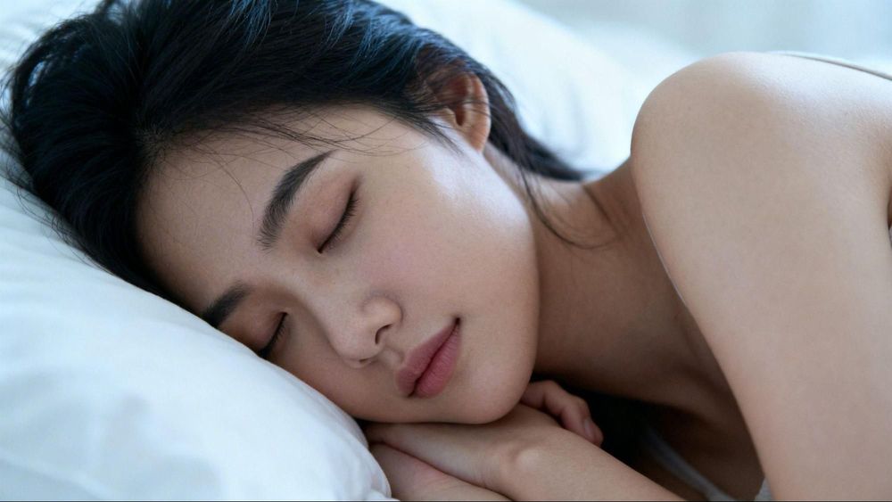 Tư thế ngủ sau nâng ngực cần thay đổi theo từng giai đoạn để đảm bảo kết quả thẩm mỹ.