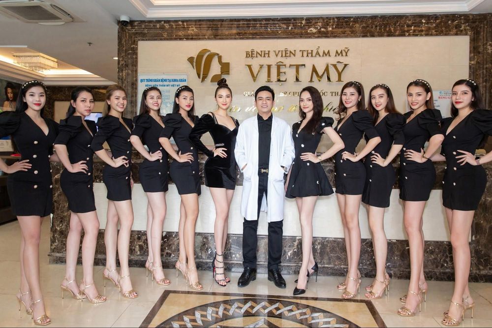 Bệnh viện Thẩm mỹ Việt Mỹ gắn liền với đội ngũ chuyên gia giàu kinh nghiệm, đứng đầu là Bác sĩ Chiêm Quốc Thái, một trong những gương mặt đứng đầu lĩnh vực thẩm mỹ Việt Nam