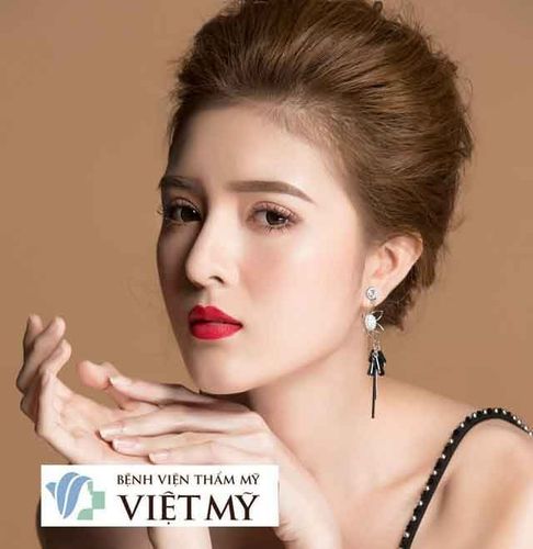 lily luta phẫu thuật thẩm mỹ